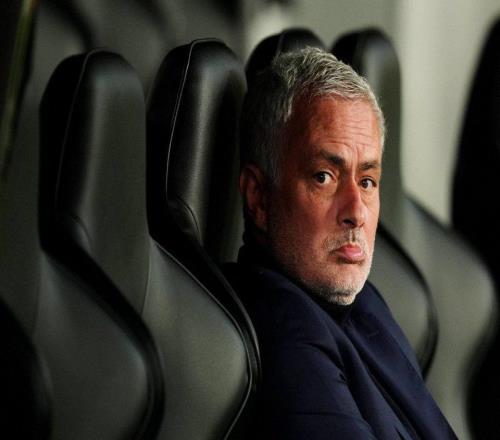 随着03惨败+穆里尼奥2连败,欧冠最新积分榜:本菲卡要做副班长