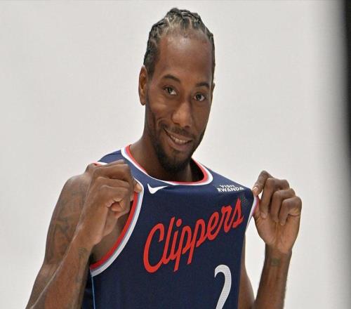 对快船队伦纳德的调查持续进行,NBA总裁在赛季开始之际发表看法