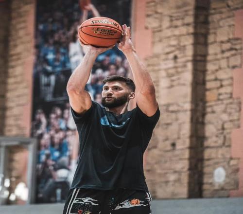 大病号！加盟至今0出场+1100万，复出遥遥无期，湖人真要哭了