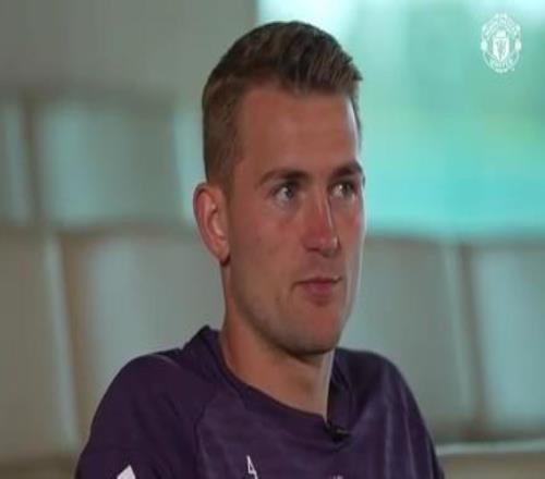 德利赫特：禁区内防守时背手在多次被判手球后我很警觉