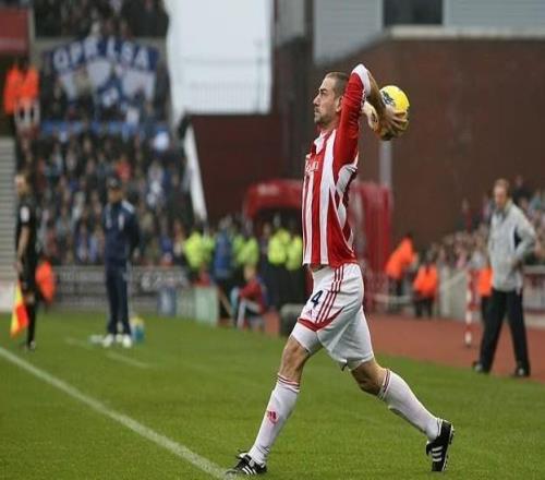 卡拉格:本赛季英超大力手抛界外球屡见不鲜,这让我很沮丧