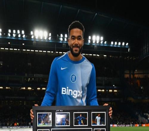 达成切尔西一线队200场里程碑，里斯詹姆斯赛前获赠纪念礼物