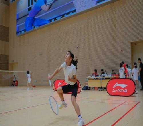 羽动松江薪火相传！2025年上海城市业余联赛羽毛球分站赛火热开赛世界冠军亲临助阵