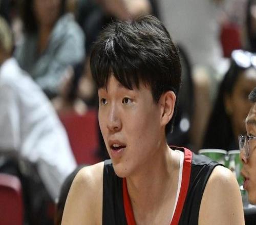 杨瀚森谈被丹尼尔斯隔扣我在站位上还有待提高今天也是全新体验