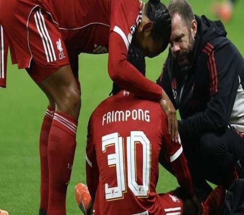 开场不久便被换下,跟队记者:弗林蓬又遭遇了一次腿筋伤病