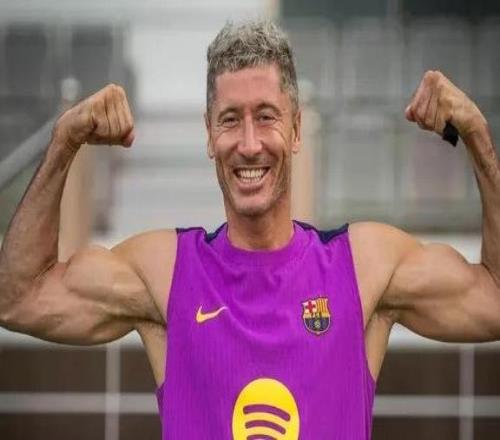 每体：曼联已询价莱万加入争夺，波兰前锋能力获阿莫林认可