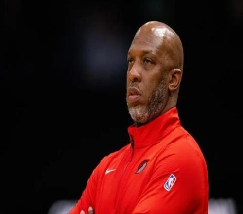 NBA开拓者主帅比卢普斯被捕！当天执教揭幕战，中国球员杨瀚森完成首秀