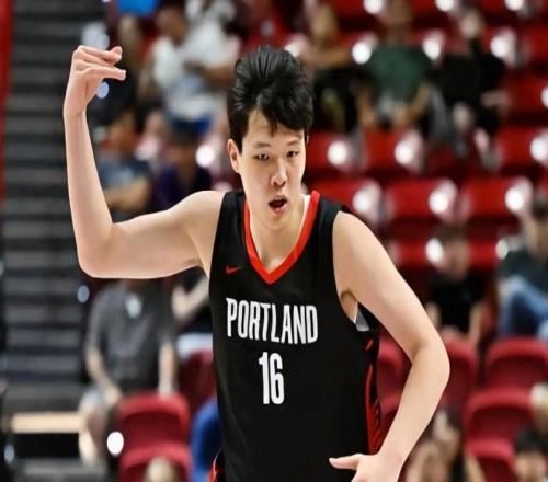 央视给足杨瀚森面子开拓者大战勇士获转播:盼爆冷掀翻勇士