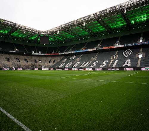 官方：因堵车致拜仁队员抵达延误，拜仁客战门兴推迟15分钟