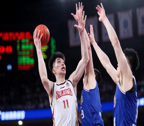 转发杨瀚森扣篮视频后余嘉豪打出西乙最强战他俩都在艰难适应中