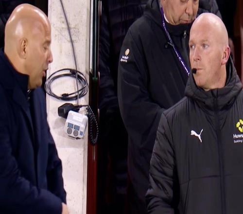 小蜜蜂vs利物浦主裁胡珀腿筋受伤,第四官员下半场担任主裁