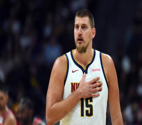 约基奇生涯第31次助攻15+，其他所有中锋合计只有14次