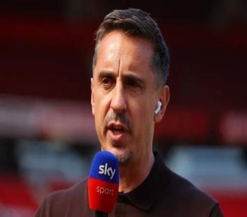 内维尔:虽然凯尔凯兹进球了,但我认为他必须被撤下首发