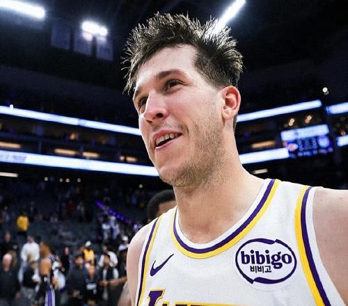 102分23板29助!历史首人!里夫斯刷爆纪录,他能签1.85亿顶薪