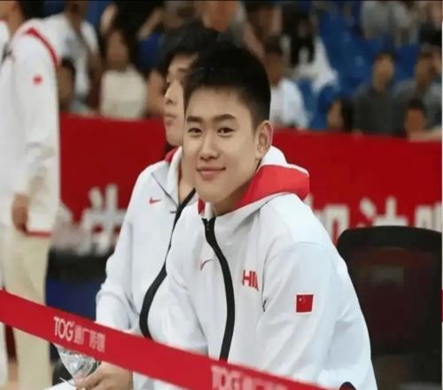 一个0分,一个砍10+4!两中国后卫齐聚NCAA,境遇却是天上地下
