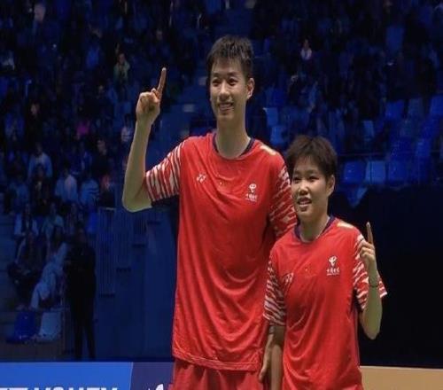 冯彦哲黄东萍20击败德差波苏皮萨拉,获得法国赛冠军