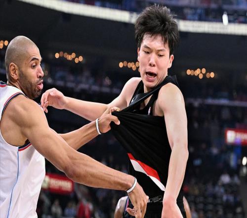 场均5.6分钟仅2分,杨瀚森该去G联赛练级超千人票选结果一边倒