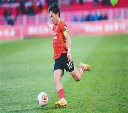 辽宁铁人冲超纪实：十年征途终圆梦，辽沈足球启新篇