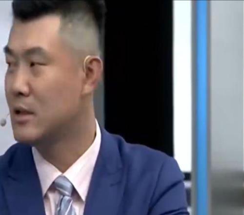 场均5.6分钟得2分1板，王仕鹏看扁杨瀚森遭球迷怒喷：闭嘴吧