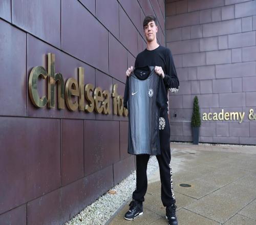 官方：17岁门将弗雷迪贝尔纳尔与切尔西签下首份职业合同
