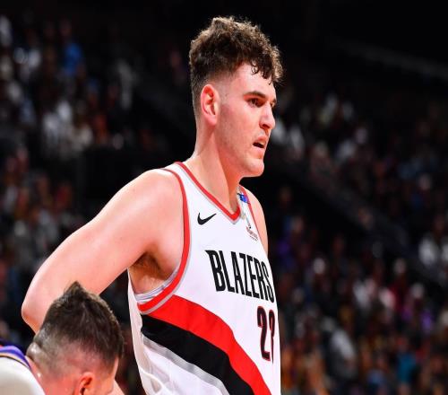 NBA生涯前4战的约基奇前4战的申京前4战的杨瀚森对比下看差距