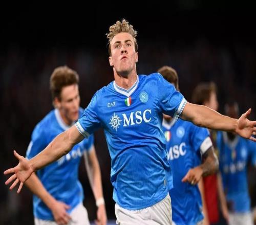 记者:那不勒斯迫切希望买断霍伊伦,曼联已经表示愿意谈