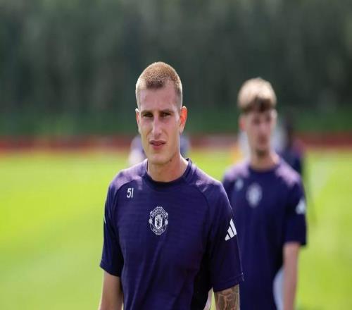 曼晚:曼联小将本内特的父亲自杀,俱乐部正为他提供心理支持