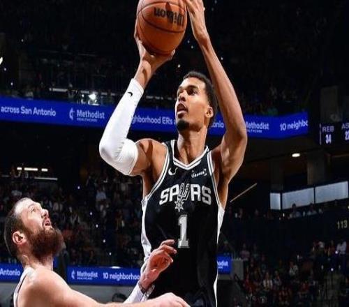 马刺开赛4胜0负平队史纪录！文班亚马：让我们来打破纪录吧