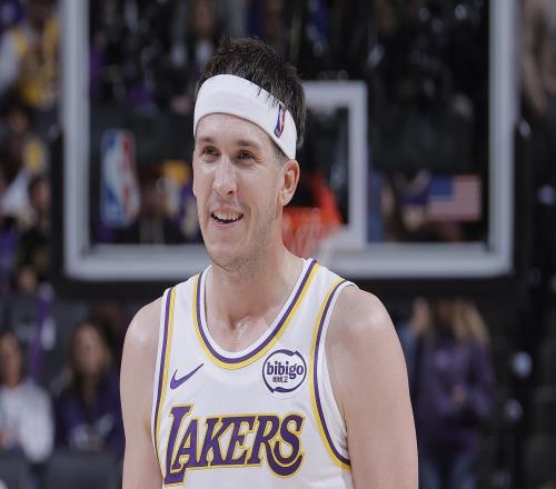 里夫斯背靠背合砍92分,创NBA落选秀连续两天总得分纪录