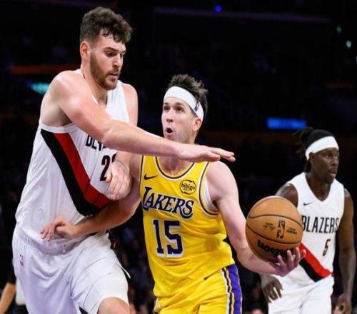 里夫斯41+5创2NBA第1神迹,湖人完败!杨瀚森3中0,布朗尼3板3助