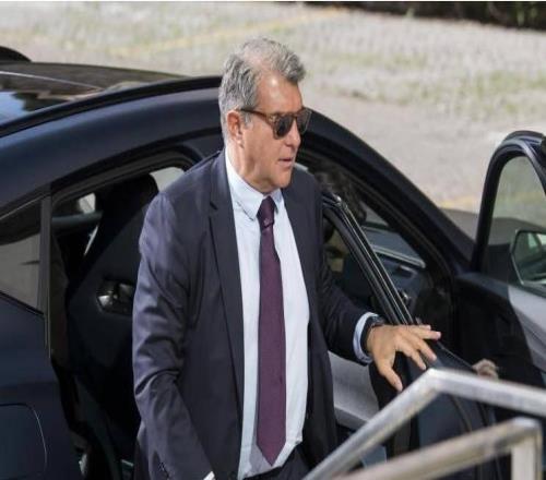 世体:拉波尔塔周一中午抵达体育城,向球队重申支持和鼓励