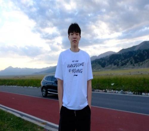 开拓者战胜湖人！小杨收一好四坏消息！美媒抨击：杨瀚森不配首轮