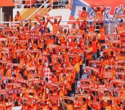 泰山队就是中超的一面照妖镜，所谓的冠军争夺不过是菜鸡互啄而已