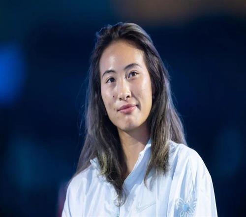 郑钦文排名暴跌引发热议，韦思佳也成外界重点忧心对象