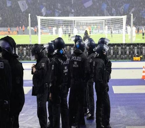 德乙焦点战票务失控！上万客队球迷混坐主队区，骚乱风险陡增