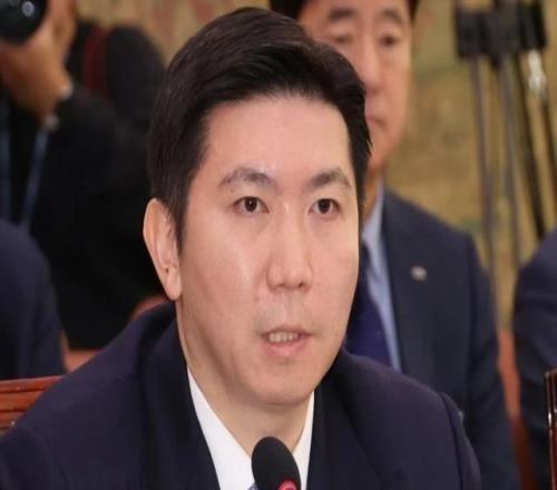 柳承敏否认受贿：若属实，我将承担责任并辞去体育会长职务