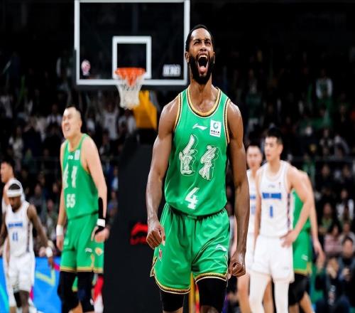 官宣！弗格正式加盟上海男篮，曝年薪超100万美元