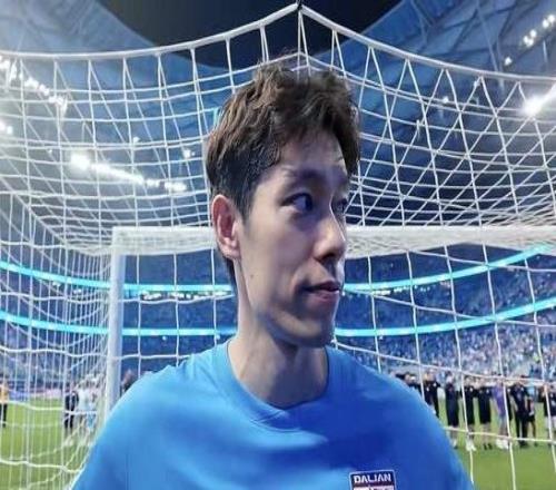 4主力背3黄牌，大连当判官一视同仁毕津浩可踢中锋新星有望首秀