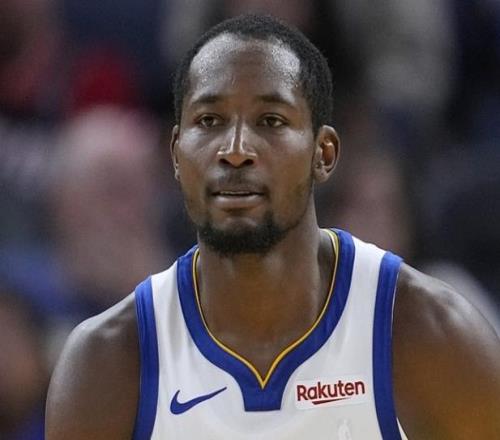 场均17+7+3，妥妥的全能锋线！库明加早点这么打，也不至于被DNP