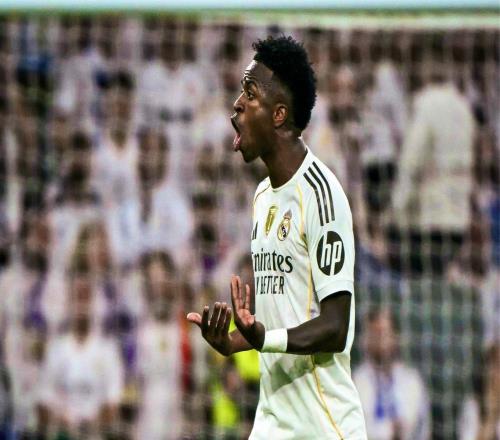 你也是主罚手维尼修斯职业生涯至今5次飞点，命中率仅64%