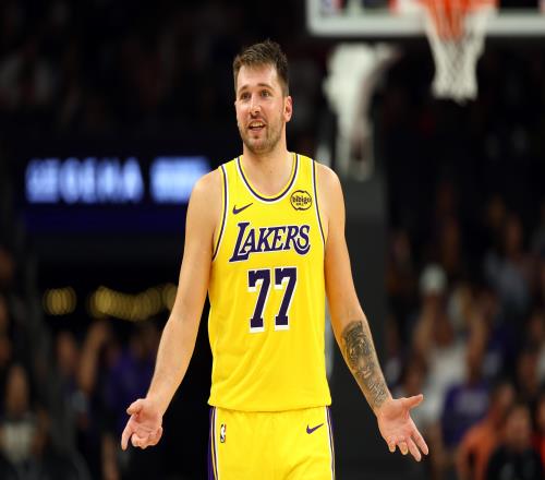 里夫斯认为东契奇可以赛季场均40+东契奇：他可真笨