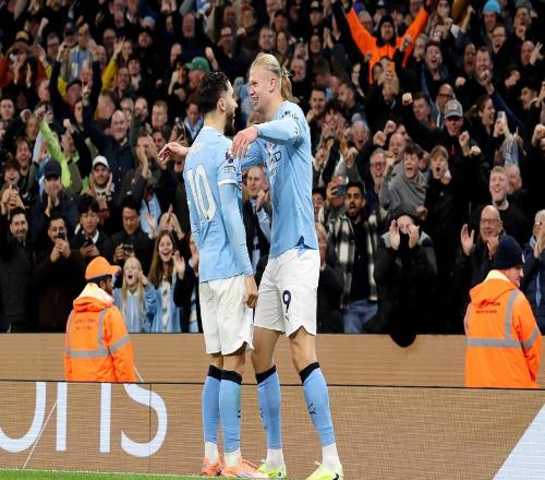 詹俊：伯恩茅斯在客场踢高位逼抢，这让曼城防反打得有声有色