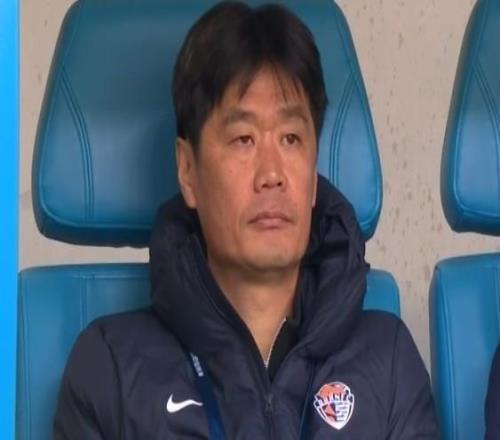 发布会变感谢会，李霄鹏赛后向各方致谢