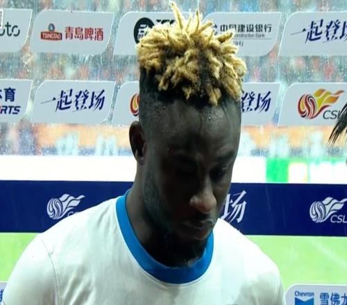 阿齐兹：太早丢球让局面困难，感谢远征球迷下雨还支持我们