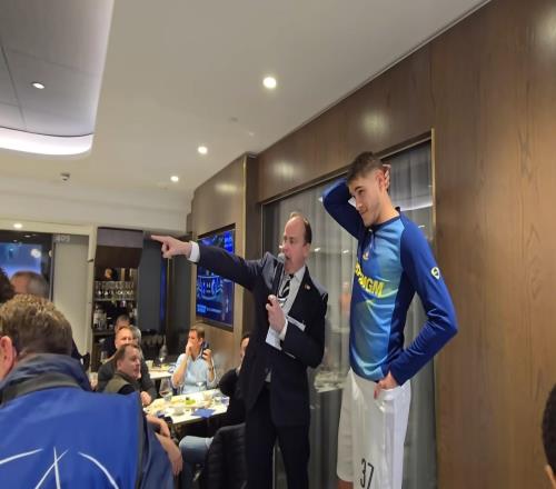 范德芬：教练赛季初希望我能进五个球我和罗梅罗是兄弟