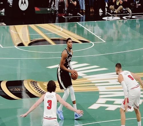 末节19分万夫莫敌！字母哥41+15又刷纪录美媒晒数据赞世界最强