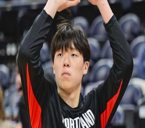 开拓者高层：不理解中国社媒指责杨瀚森，夏普也花很久才明白该做什么