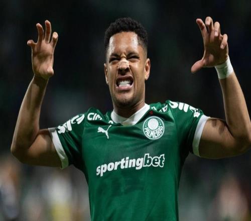 记者：切尔西在努力引进罗克，曼联也在关注他的情况