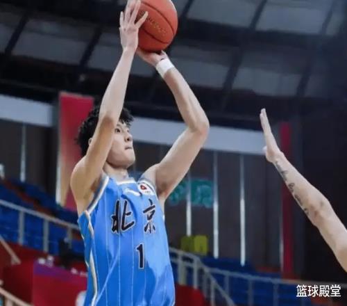 曝曾凡博将出战世预赛！半年养伤身体无碍，期待统治攻守！