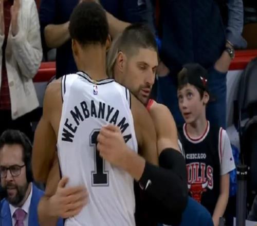 “大号杜兰特”！连进2个三分完成逆转，文班亚马太强了